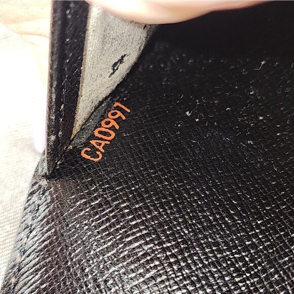 Authentic Louis Vuitton Epi Red Agenda - NEW- w/ Dust Bag/Retail Bag & Inserts - Picture 17 of 17